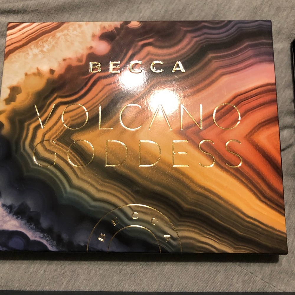 Becca Valcano Doddess eyeshadow Pallet